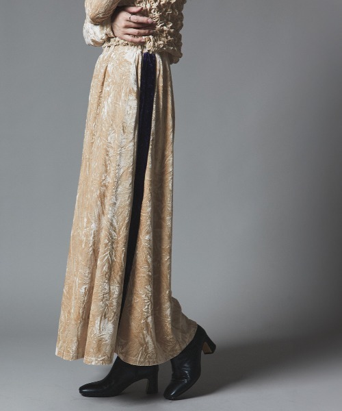 W:Huku(フーク)の「クラッシュ ベロア サイドライン スカート / Crash Velvet Side-Line Skirt(スカート・レディース・ブラック/ライトベージュ/ネイビー/ブラウン・FREE)」の17枚目の写真