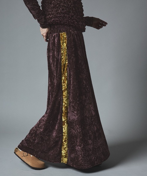 W:Huku(フーク)の「クラッシュ ベロア サイドライン スカート / Crash Velvet Side-Line Skirt(スカート・レディース・ブラック/ライトベージュ/ネイビー/ブラウン・FREE)」の5枚目の写真