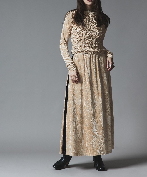 W:Huku(フーク)の「クラッシュ ベロア サイドライン スカート / Crash Velvet Side-Line Skirt(スカート・レディース・ブラック/ライトベージュ/ネイビー/ブラウン・FREE)」の7枚目の写真
