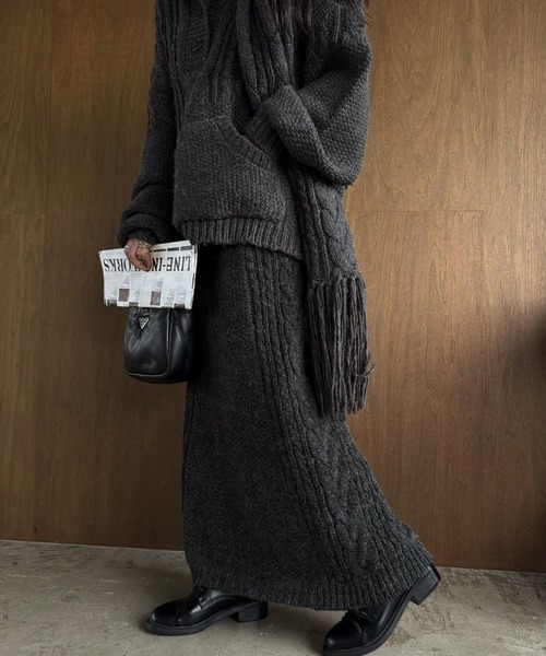 WILLFULLY(ウィルフリー)の「side cable coarse knit pencil SK(スカート・レディース・ブラック/タン/チャコール・FREE)」の2枚目の写真