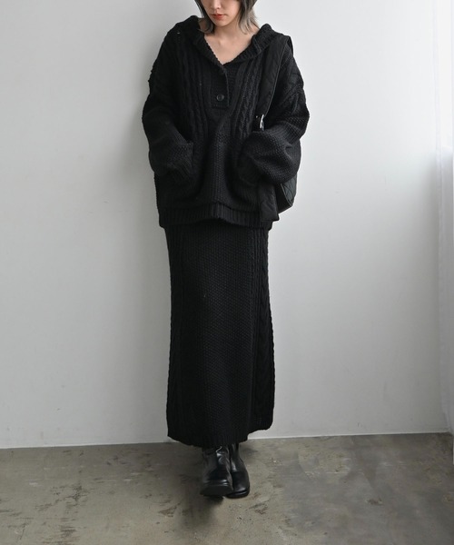 WILLFULLY(ウィルフリー)の「side cable coarse knit pencil SK(スカート・レディース・ブラック/タン/チャコール・FREE)」の20枚目の写真