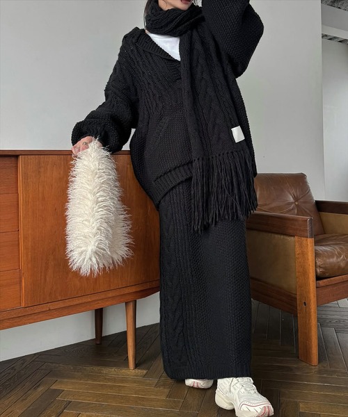 WILLFULLY(ウィルフリー)の「side cable coarse knit pencil SK(スカート・レディース・ブラック/タン/チャコール・FREE)」の12枚目の写真