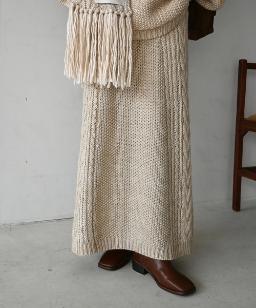 WILLFULLY(ウィルフリー)の「side cable coarse knit pencil SK(スカート・レディース・ブラック/タン/チャコール・FREE)」の14枚目の写真
