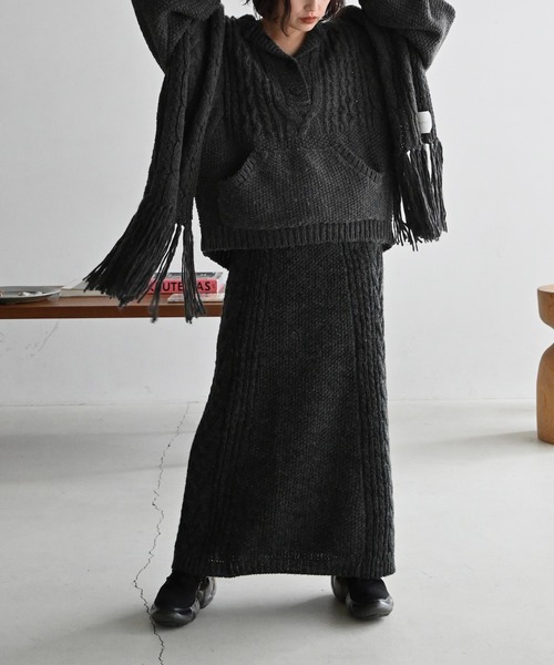 WILLFULLY(ウィルフリー)の「side cable coarse knit pencil SK(スカート・レディース・ブラック/タン/チャコール・FREE)」の16枚目の写真