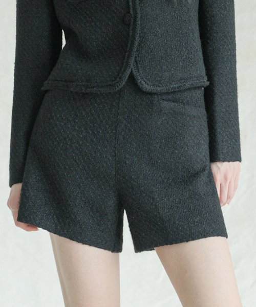 AVANDRESS(アバンドレス )の「Sara Tweed Mini Shorts IVORY(その他パンツ・レディース・アイボリー・SMALL/MEDIUM)」の2枚目の写真