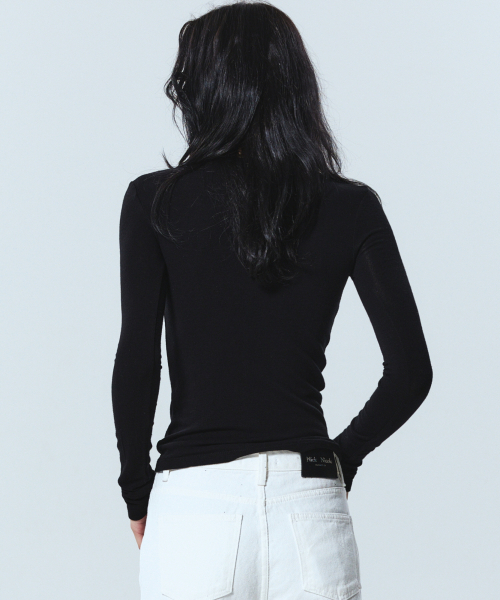 NICK&NICOLE（ニックアンドニコール）の「[ESSENTIAL] MINIMAL ROUND SLEEVE TOP_BLACK（Tシャツ/カットソー・レディース・その他・MEDIUM/LARGE）」の3枚目の写真