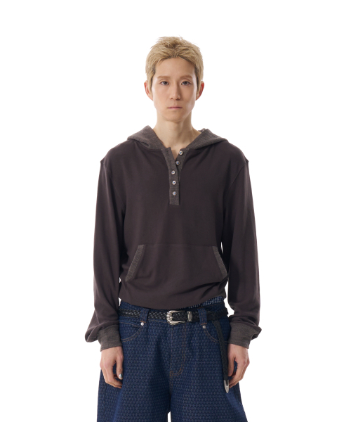 AAKAM(アーカム)の「Contrast Logo Button Hoodie (Brown)(パーカー・レディース・その他・1/2)」の3枚目の写真