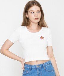 GRAVER（グレーバー）の「PINK FLOWER DOT EMBROIDERED CROPPED SHORT SLEEVE KNIT TOP_WHITE（Tシャツ/カットソー）」