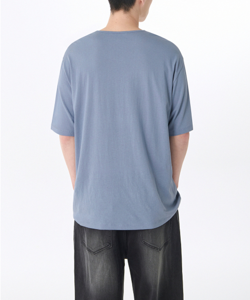 MUSINSA STANDARD（ムシンサスタンダード）の「リラックスドライトウェイトCRスクープネックTシャツ[ブルーグレー]（Tシャツ/カットソー・メンズ・その他・SMALL/MEDIUM/LARGE/X-LARGE/XX-LARGE/XXX-LARGE）」の2枚目の写真