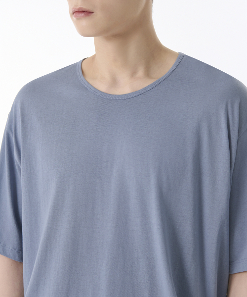 MUSINSA STANDARD（ムシンサスタンダード）の「リラックスドライトウェイトCRスクープネックTシャツ[ブルーグレー]（Tシャツ/カットソー・メンズ・その他・SMALL/MEDIUM/LARGE/X-LARGE/XX-LARGE/XXX-LARGE）」の3枚目の写真