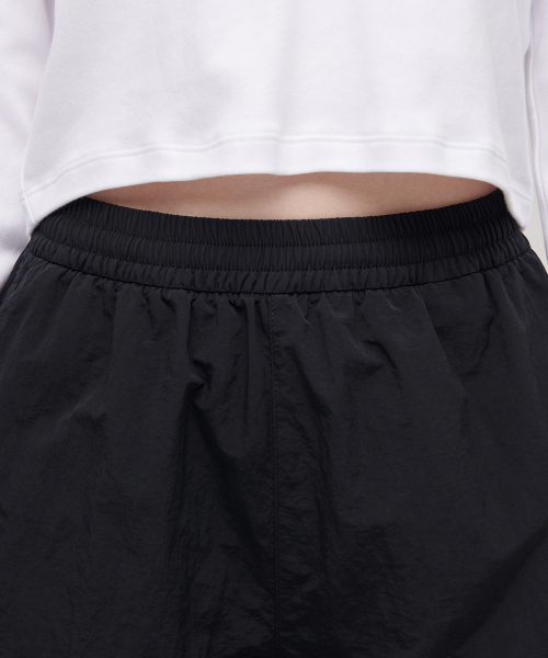 MUSINSA STANDARD WOMAN（ムシンサスタンダードウーマン）の「ウーマンズナイロンバンディングショーツ[ブラック]（その他パンツ・レディース・その他・24/26/30/28）」の4枚目の写真