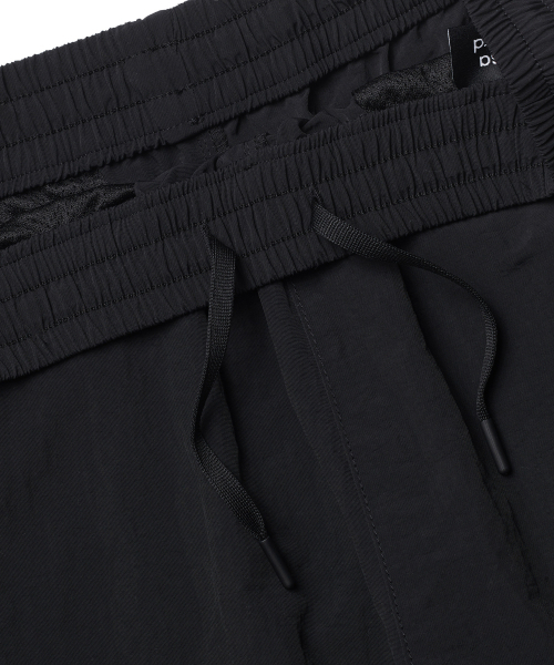 MUSINSA STANDARD WOMAN（ムシンサスタンダードウーマン）の「ウーマンズナイロンバンディングショーツ[ブラック]（その他パンツ・レディース・その他・24/26/30/28）」の5枚目の写真