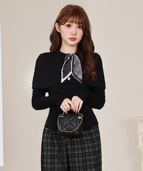 Anely（アネリー）の「ケーブル編み ケープ スカーフ付き ニット トップス（ニット/セーター・レディース・ブラック/グレイッシュベージュ/アイボリー/グレー・FREE）」の18枚目の写真