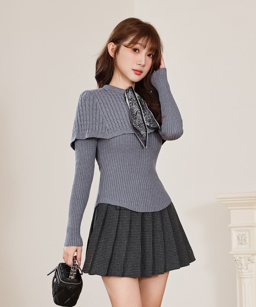 Anely（アネリー）の「ケーブル編み ケープ スカーフ付き ニット トップス（ニット/セーター・レディース・ブラック/グレイッシュベージュ/アイボリー/グレー・FREE）」の20枚目の写真