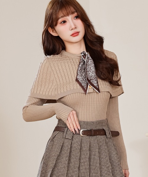 Anely（アネリー）の「ケーブル編み ケープ スカーフ付き ニット トップス（ニット/セーター・レディース・ブラック/グレイッシュベージュ/アイボリー/グレー・FREE）」の7枚目の写真