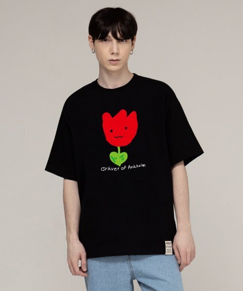 GRAVER（グレーバー）の「[UNISEX]図面レッドフラワースマイル半袖_ブラック（Tシャツ/カットソー・レディース・ブラック・SMALL/MEDIUM/LARGE/X-LARGE）」の3枚目の写真