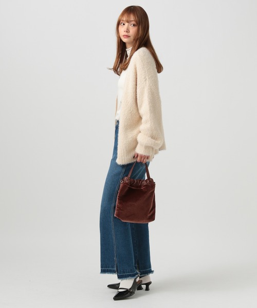 BAYFLOW（ベイフロー）の「[ふわふわの肌触り]オーバーサイズシャギーカーディガン（カーディガン/ボレロ・レディース・オフホワイト/ピンク/ライトブルー/ブラック・FREE）」の11枚目の写真