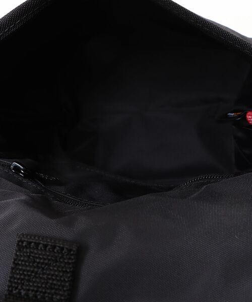 Manhattan Portage（マンハッタンポーテージ）の「Manhattan Portage/マンハッタンポーテージ ショルダーバック "ポケモン" NYLON MESSENGER BAG (XXS) FZP Pokemon 25 MP1603FZPPKMN（ショルダーバッグ・メンズ・ブラック×レッド・FREE）」の4枚目の写真