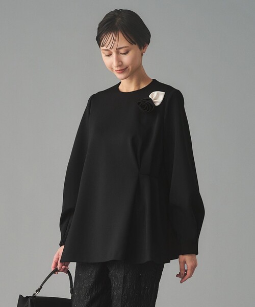 UNITED ARROWS(ユナイテッドアローズ)の「SPONGY クルーネック ギャザー ブラウス(シャツ/ブラウス・レディース・オフホワイト/ブラック/ネイビー・38/36)」の6枚目の写真