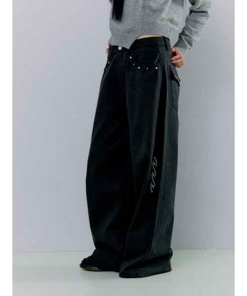 OAFISH(オアフィッシュ)の「STUDDED ORNAMENT PANTS, CHARCOAL(その他パンツ・レディース・その他・1/2)」の6枚目の写真