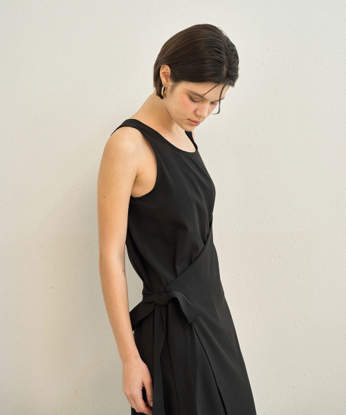 MAYVERU(メイバーユー)の「Pueblo Sleeveless Ops _ Black(ワンピース・レディース・ブラック・FREE)」の2枚目の写真