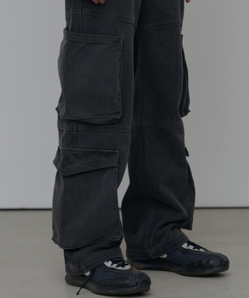 ANYTIME LOREAK(エニタイムロレーク)の「CAMELLIA BIG CARGO PANTS-CHARCOAL(その他パンツ・レディース・その他・MEDIUM/LARGE)」の2枚目の写真