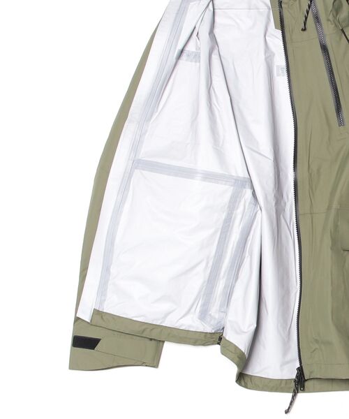 Mammut(マムート)の「アーバン エクスプローリング ハードシェル フーデッド ジャケット AF / Urban Exploring HS Hooded Jacket AF(ナイロンジャケット・メンズ・カーキ/ブラック・M/XL/L)」の6枚目の写真