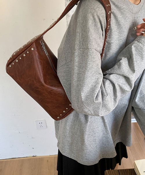 WEGO(ウィゴー)の「WEGO/Y2Kグランジフェイクレザースタッズワンショルダーバッグ(ショルダーバッグ・レディース・アイボリー/ブラック/ブラウン/ダークブラウン・FREE)」の18枚目の写真