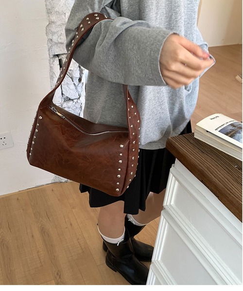 WEGO(ウィゴー)の「WEGO/Y2Kグランジフェイクレザースタッズワンショルダーバッグ(ショルダーバッグ・レディース・アイボリー/ブラック/ブラウン/ダークブラウン・FREE)」の19枚目の写真