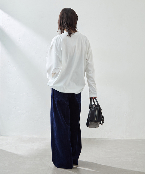 JOURNAL STANDARD（ジャーナルスタンダード）の「《追加》シャーリングロングスリーブTシャツ（Tシャツ/カットソー・レディース・ブラック系その他/ブラウン系その他/コバルトブルー/ホワイト・FREE）」の22枚目の写真