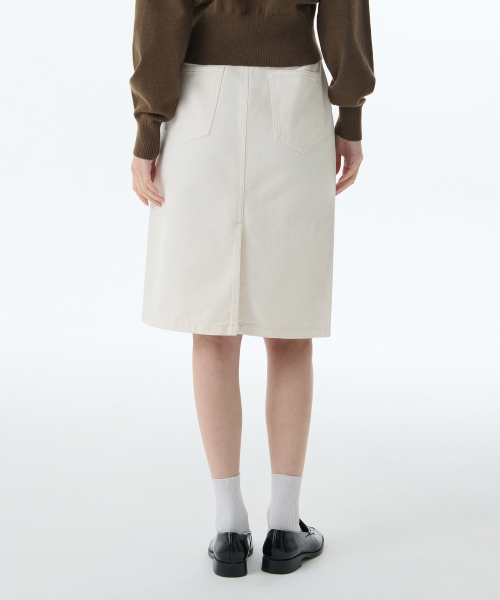 MUSINSA STANDARD WOMAN（ムシンサスタンダードウーマン）の「ウィメンズデニムニーレングススカート[クリーム]（スカート・レディース・その他・LARGE/SMALL/MEDIUM/X-SMALL）」の2枚目の写真