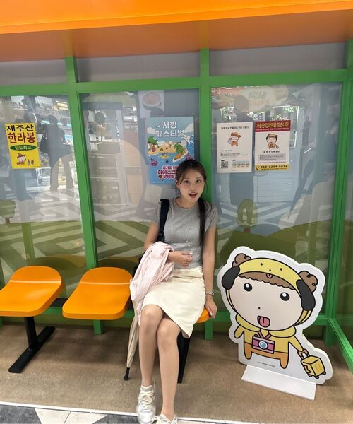 MUSINSA STANDARD WOMAN（ムシンサスタンダードウーマン）の「ウィメンズデニムニーレングススカート[クリーム]（スカート・レディース・その他・LARGE/SMALL/MEDIUM/X-SMALL）」の7枚目の写真