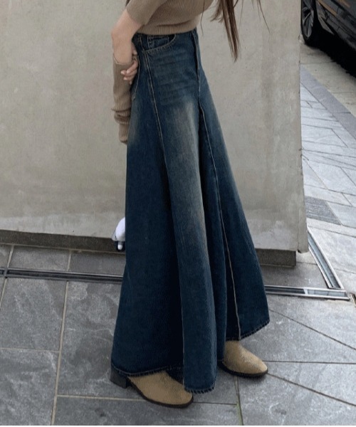 &soiree(アンドソワレ)の「フレアデニムロングスカート(スカート・レディース・インディゴブルー・X-LARGE/LARGE/MEDIUM/SMALL)」の4枚目の写真