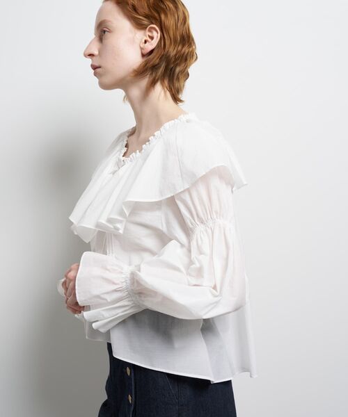 LANVIN en Bleu（ランバンオンブルー）の「ギャザーフリルブラウス（シャツ/ブラウス・レディース・オフホワイト/ブラック/グレー・38）」の16枚目の写真