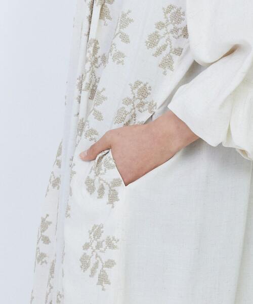 LOISIR（ロワズィール）の「オリジナル柄刺繍ワンピース（ワンピース・レディース・キナリ/ブラック系その他・FREE）」の21枚目の写真