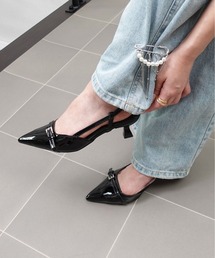 unnu（ユヌ）の「ポインテッドトゥベルトミュールパンプス（パンプス）」