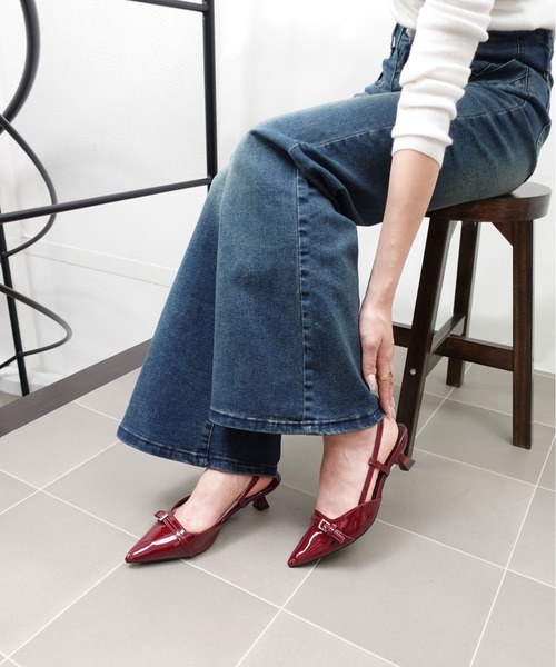 unnu（ユヌ）の「ポインテッドトゥベルトミュールパンプス（パンプス・レディース・レッド/ブラック・23.0cm/24.0cm）」の12枚目の写真