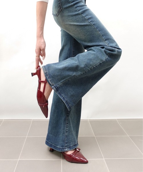 unnu（ユヌ）の「ポインテッドトゥベルトミュールパンプス（パンプス・レディース・レッド/ブラック・23.0cm/24.0cm）」の5枚目の写真