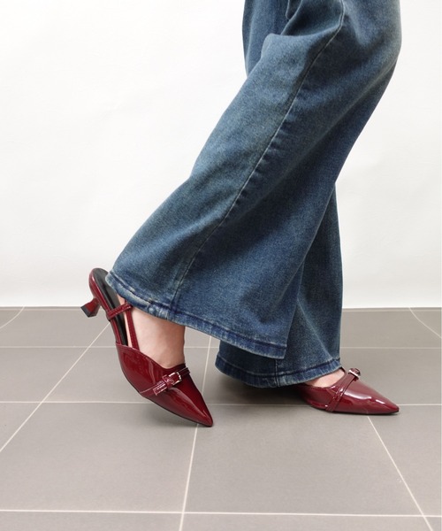 unnu（ユヌ）の「ポインテッドトゥベルトミュールパンプス（パンプス・レディース・レッド/ブラック・23.0cm/24.0cm）」の10枚目の写真