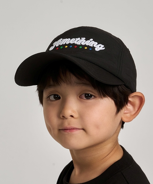 b・ROOM(ビールーム)の「ロゴ刺しゅうキャップ(キャップ・キッズ・ブラック/アイボリー・F)」の1枚目の写真