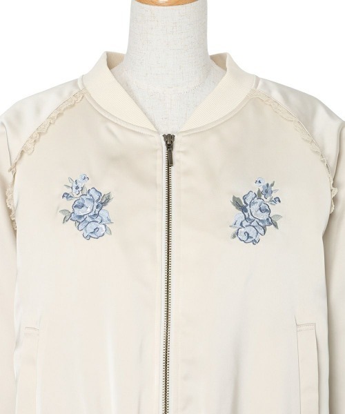 F i.n.t（フィント）の「ローズアーチ刺繍サテンブルゾン（ブルゾン・レディース・アイボリー/ピンクベージュ・FREE）」の14枚目の写真