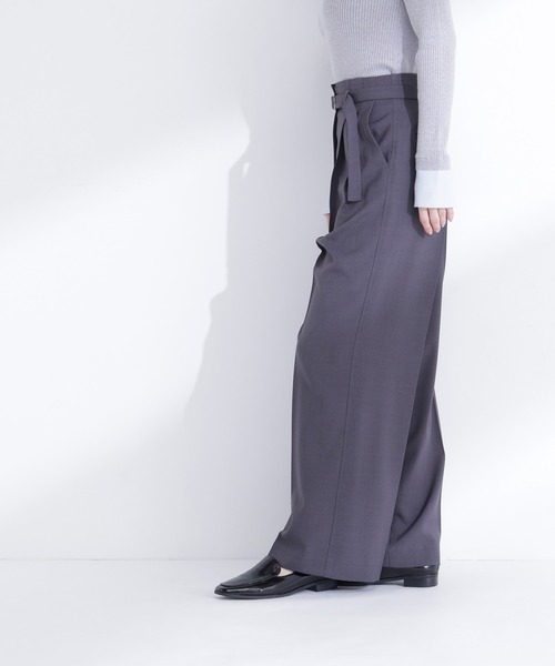 NATURAL BEAUTY BASIC(ナチュラルビューティーベーシック)の「【Oggi.jp掲載】タックステッチベルテッドパンツ(その他パンツ・レディース・イエロー/チャコールグレー・MEDIUM/P/S)」の7枚目の写真