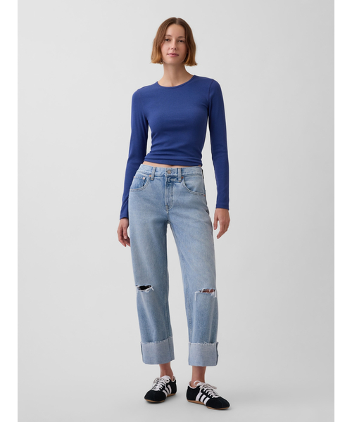 GAP（ギャップ）の「ロースラング リラックスフィット クロップドデニム（デニムパンツ・レディース・ライトインディゴブルー・25/27/28/23/24/26/29/30）」の2枚目の写真