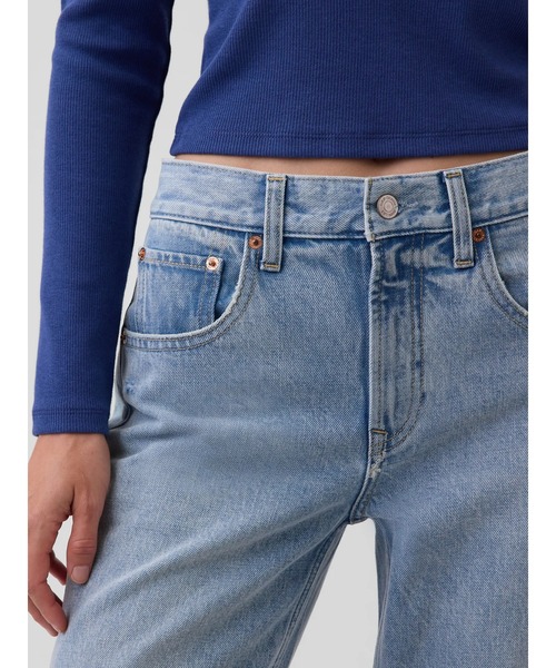 GAP（ギャップ）の「ロースラング リラックスフィット クロップドデニム（デニムパンツ・レディース・ライトインディゴブルー・25/27/28/23/24/26/29/30）」の3枚目の写真