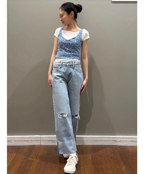 GAP（ギャップ）の「ロースラング リラックスフィット クロップドデニム（デニムパンツ・レディース・ライトインディゴブルー・25/27/28/23/24/26/29/30）」の6枚目の写真