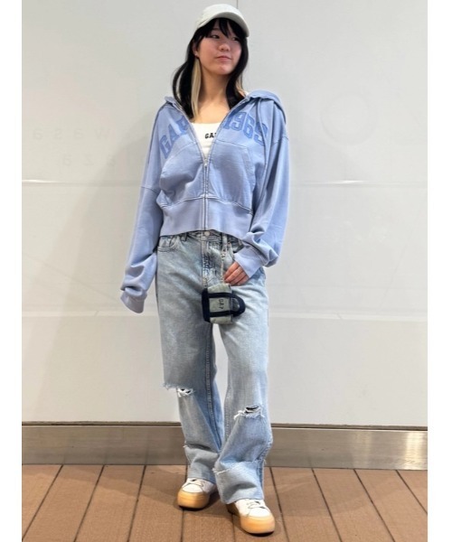 GAP（ギャップ）の「ロースラング リラックスフィット クロップドデニム（デニムパンツ・レディース・ライトインディゴブルー・25/27/28/23/24/26/29/30）」の9枚目の写真