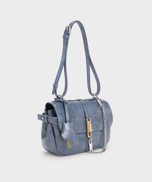 CHARLES & KEITH（チャールズ & キース）の「Delfinaデルフィナチェーンクロスボディーバッグ（ショルダーバッグ・レディース・ダークブラウン系3/ケミカルウォッシュ・S）」の19枚目の写真