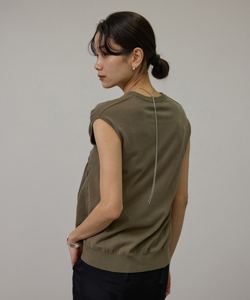 SALON adam et rope'（サロン アダム エ ロペ）の「【WEB限定】2WAYスリットニットプルオーバー（ニット/セーター・レディース・ブルー/カーキ/ブラック・FREE）」の7枚目の写真