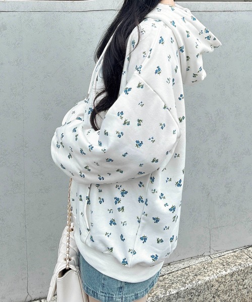 INGNI(イング)の「花柄胸ロゴスウェットジップパーカー(パーカー・レディース・ホワイト×ピンク/ホワイト×ブルー・M)」の6枚目の写真