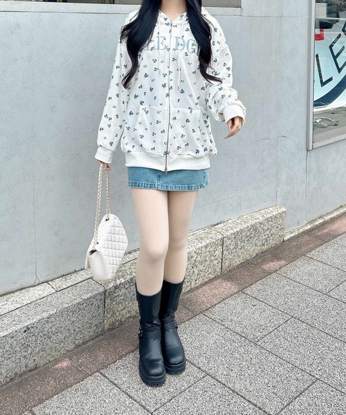 INGNI(イング)の「花柄胸ロゴスウェットジップパーカー(パーカー・レディース・ホワイト×ピンク/ホワイト×ブルー・M)」の8枚目の写真